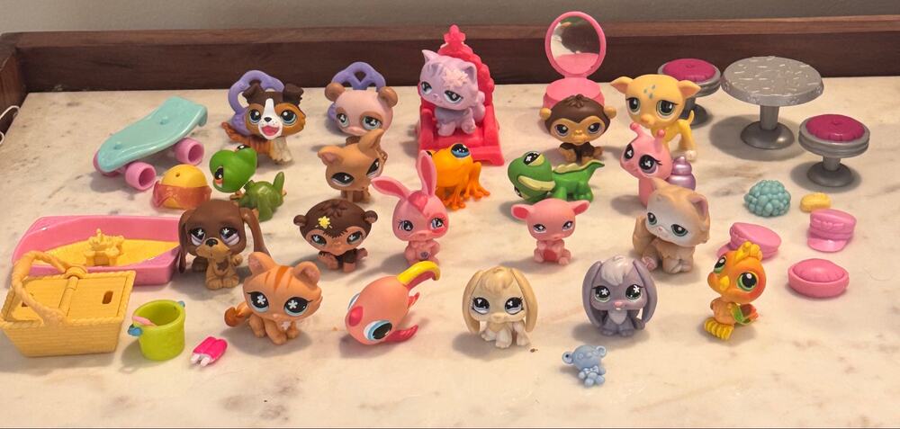 Vintage Lot Of 20 Littlest Pet Shop LPS Pets Plus Accessories